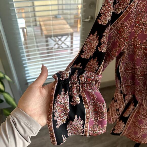 BCBGMAXAZRIA Long Sleeve Surplice Woven Top Size Small - Picture 5 of 8